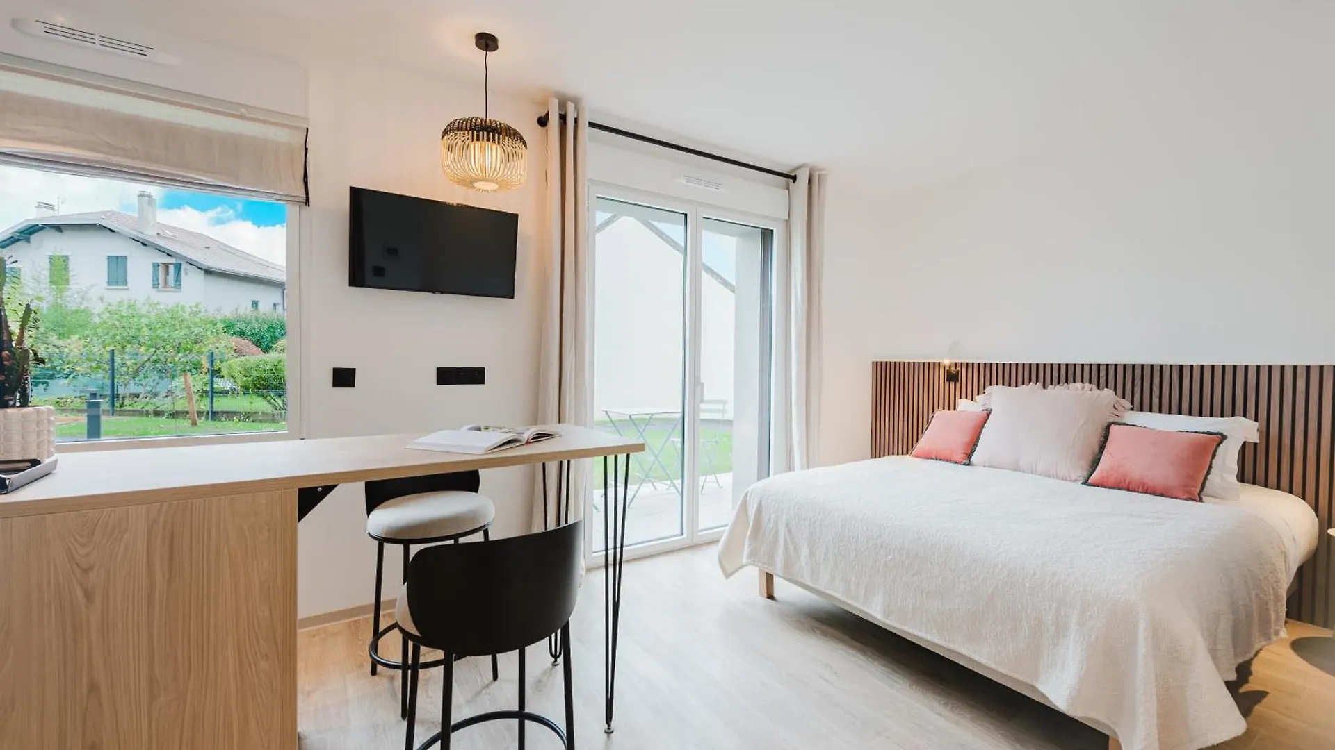 Appart Hotel Neostelia Annecy 0*,
