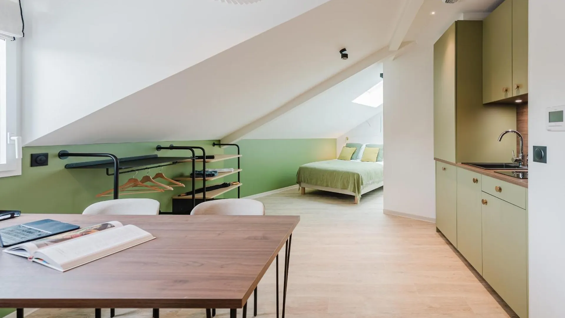 Appart Hotel Neostelia Annecy 0*,